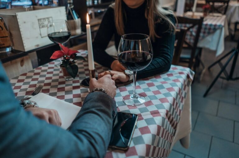 The Major Differences Between Traditional and Online Dating