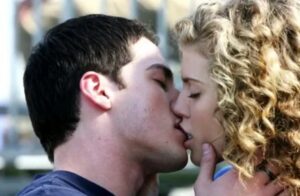 How To Kiss French Kiss – A Mini Guide For You